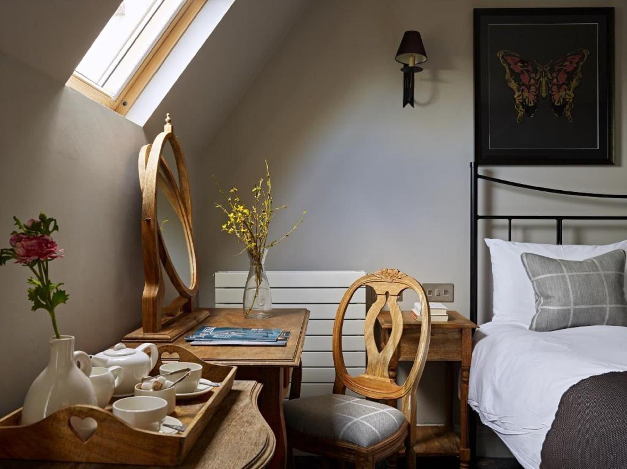 Cotswold Grange Bed & Breakfast Cheltenham Luaran gambar A room at The Old Inn