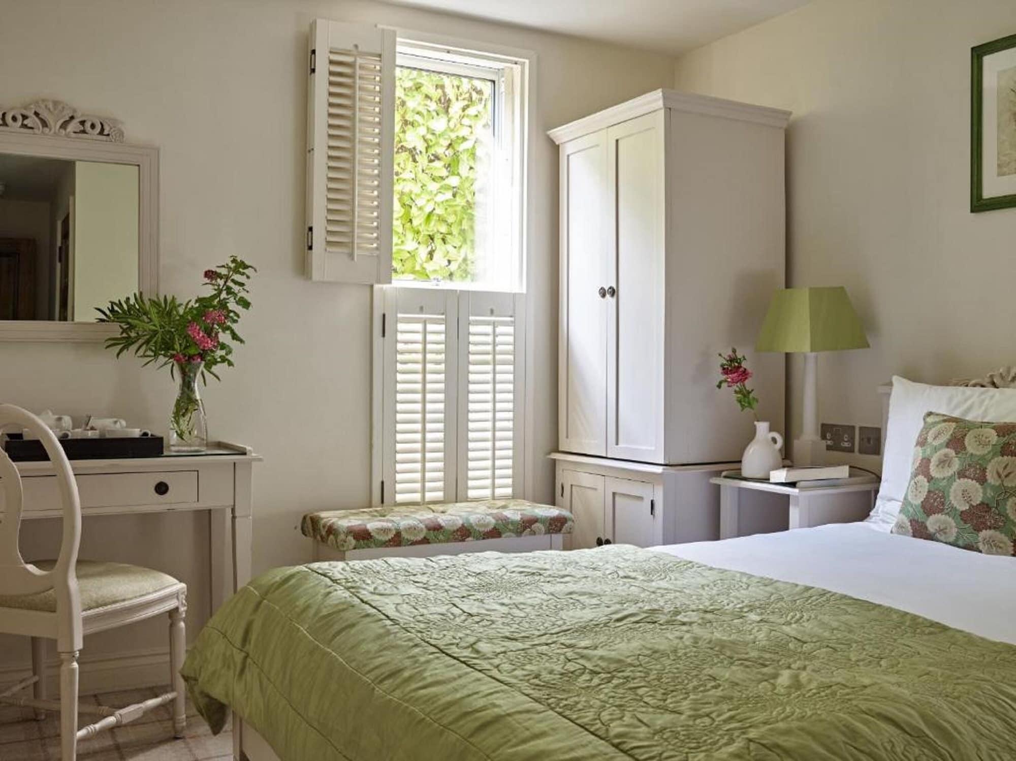Cotswold Grange Bed & Breakfast Cheltenham Luaran gambar A bedroom at The Old parsonage