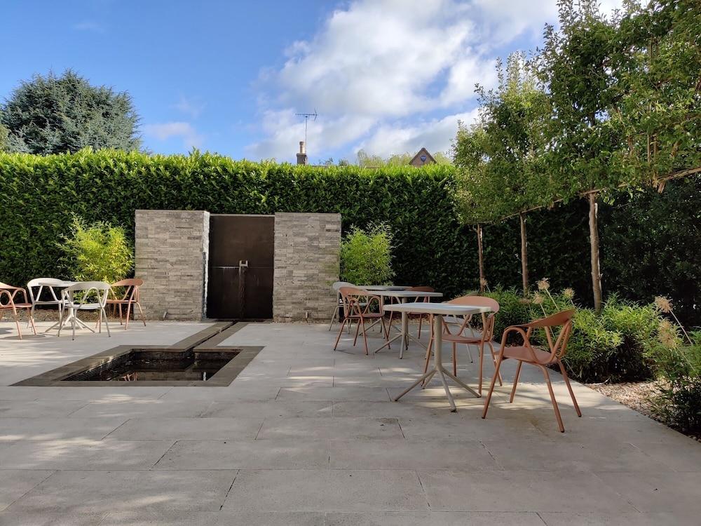 Cotswold Grange Bed & Breakfast Cheltenham Luaran gambar The garden of the Centre for Contemporary Learning