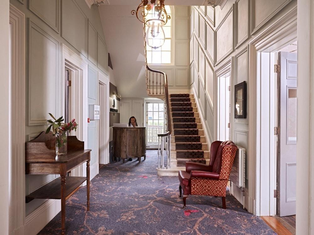 Cotswold Grange Bed & Breakfast Cheltenham Luaran gambar The interior of the hotel