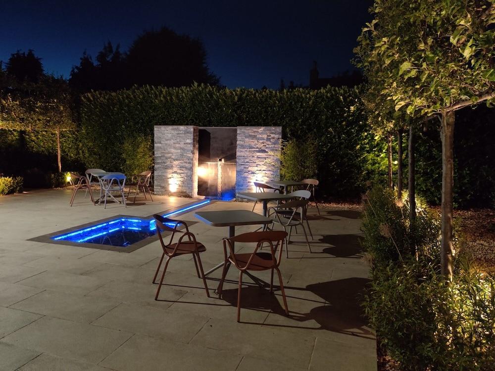 Cotswold Grange Bed & Breakfast Cheltenham Luaran gambar The garden at night