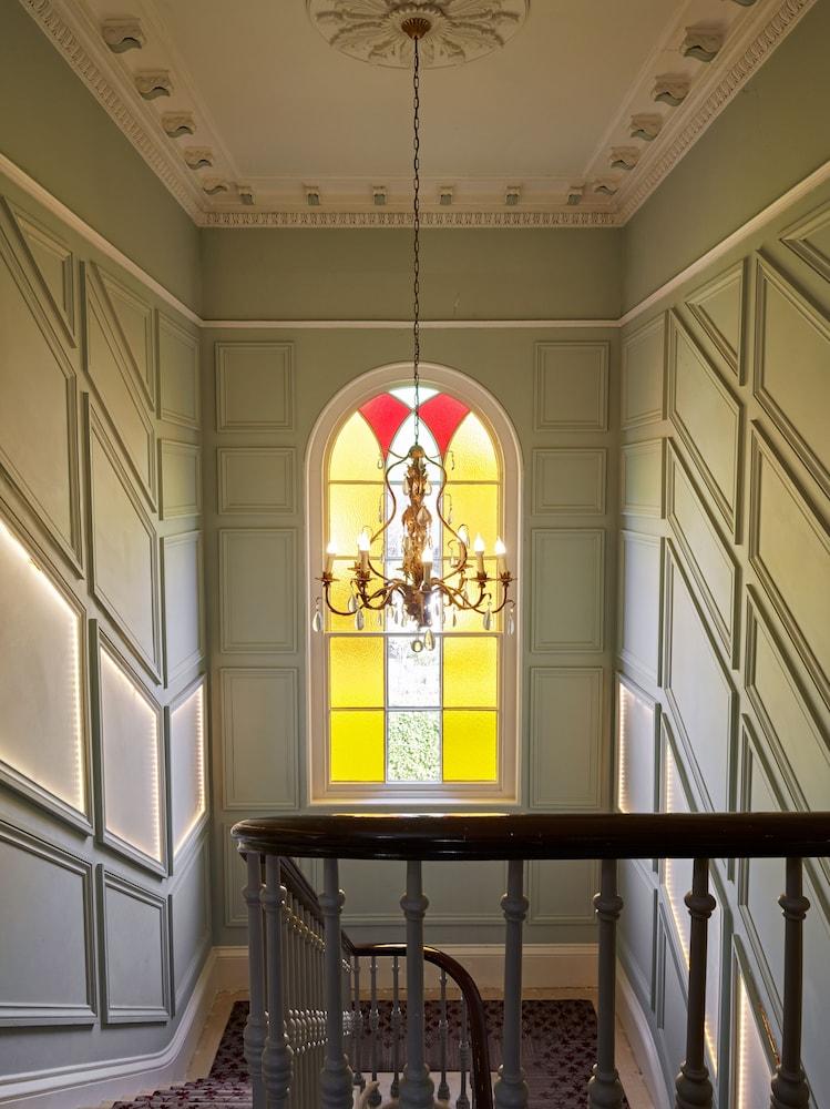 Cotswold Grange Bed & Breakfast Cheltenham Luaran gambar The staircase