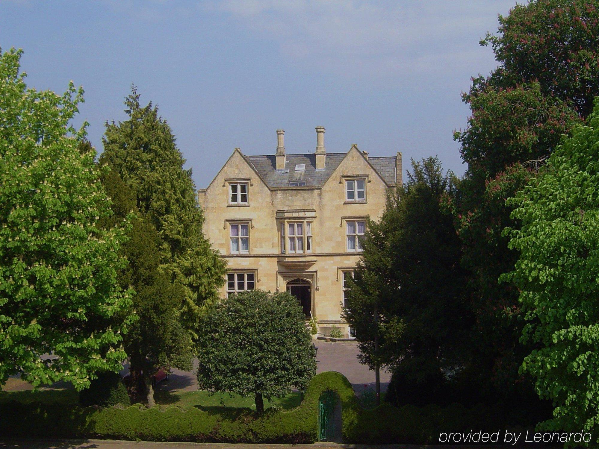 Cotswold Grange Bed & Breakfast Cheltenham Luaran gambar The former school buildings