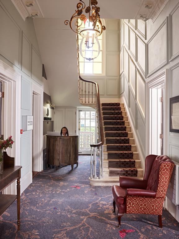 Cotswold Grange Bed & Breakfast Cheltenham Luaran gambar The entrance hall