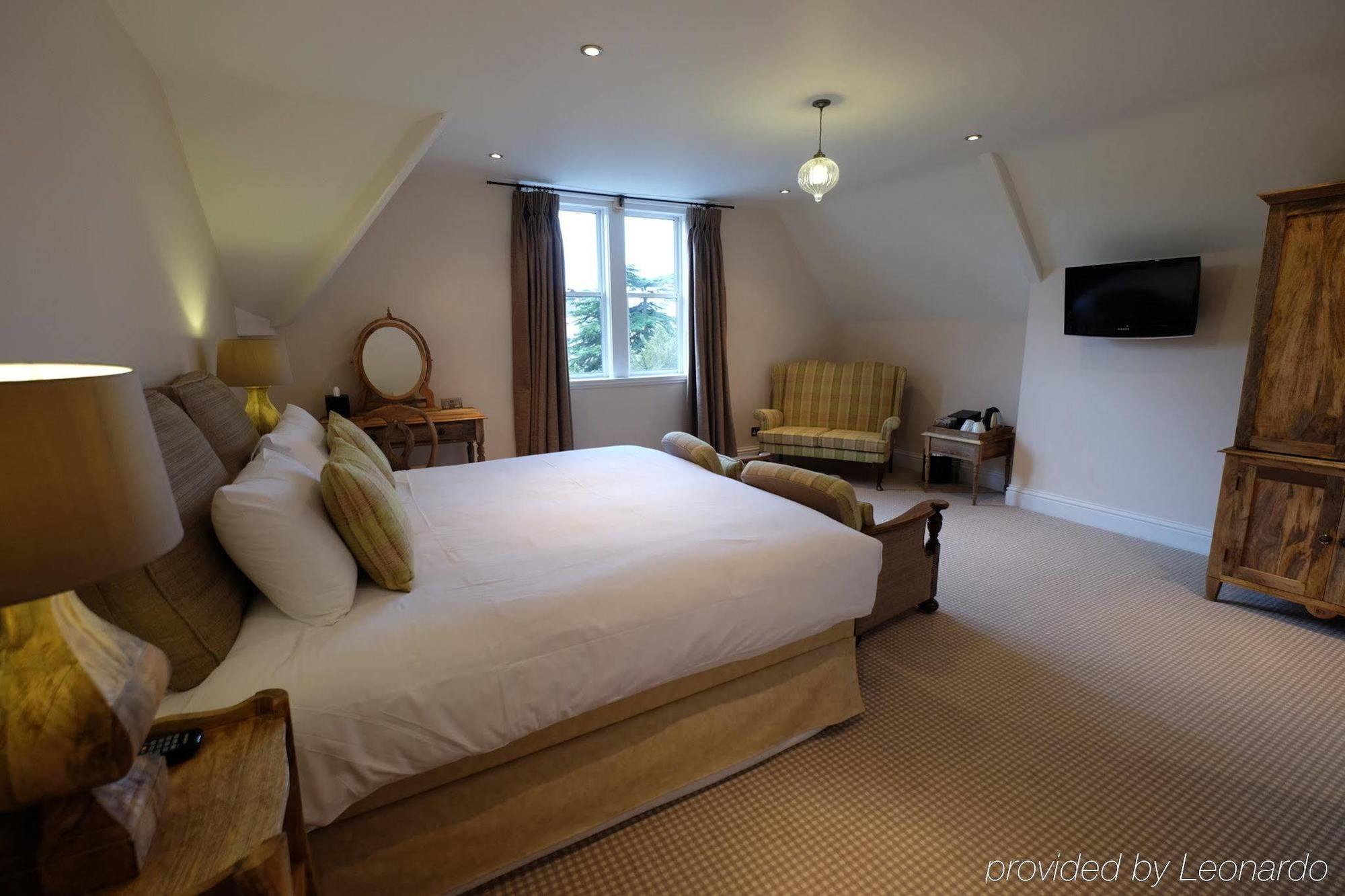 Cotswold Grange Bed & Breakfast Cheltenham Luaran gambar A bedroom at The Old parsonage