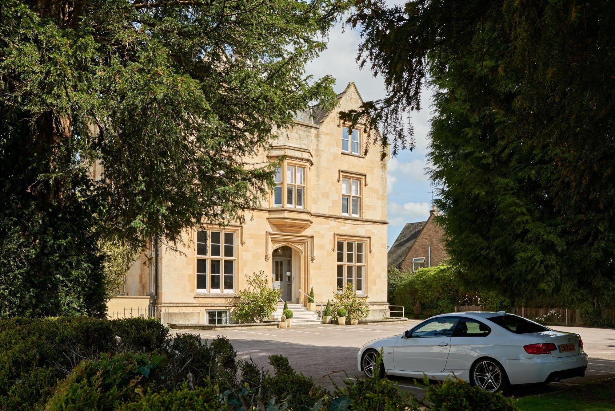 Cotswold Grange Bed & Breakfast Cheltenham Luaran gambar The former school house
