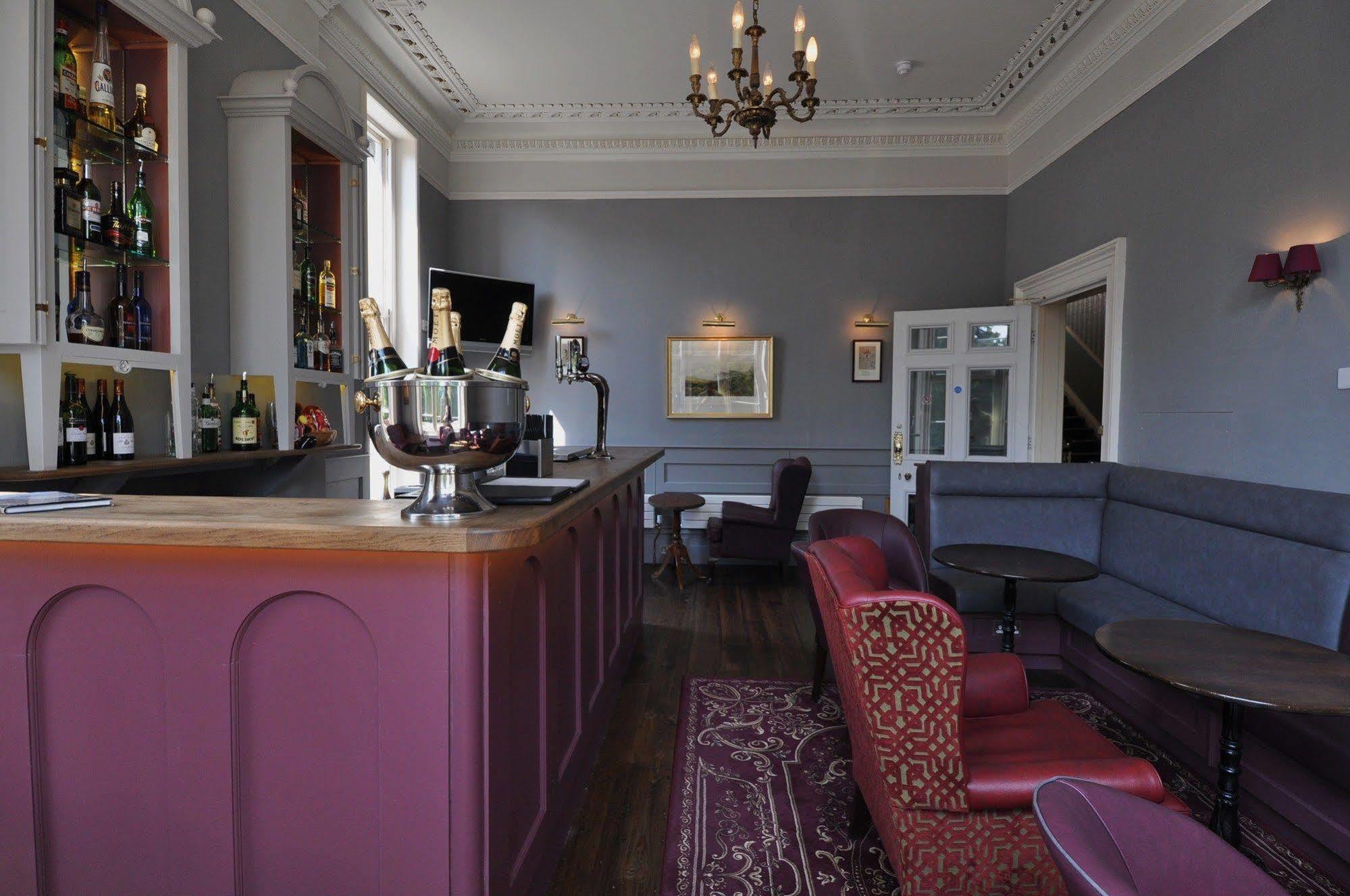 Cotswold Grange Bed & Breakfast Cheltenham Luaran gambar The bar at the hotel