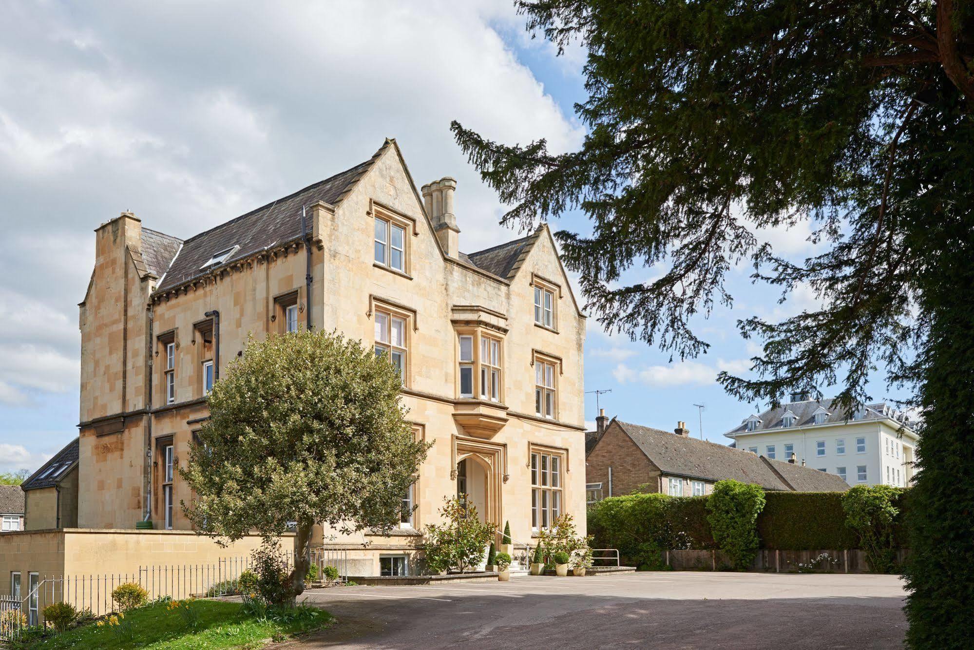 Cotswold Grange Bed & Breakfast Cheltenham Luaran gambar The Manor, Tetbury