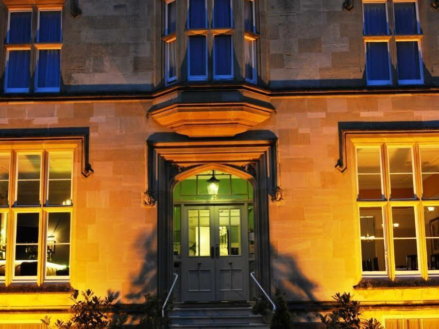 Cotswold Grange Bed & Breakfast Cheltenham Luaran gambar The entrance to the main building